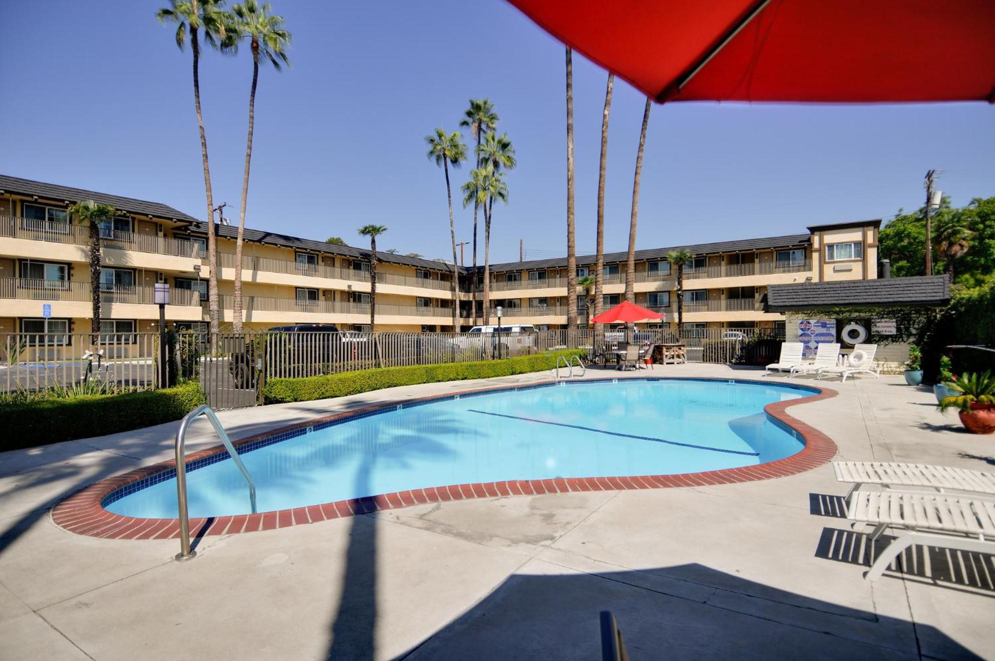 Vagabond Inn Whittier Bagian luar foto